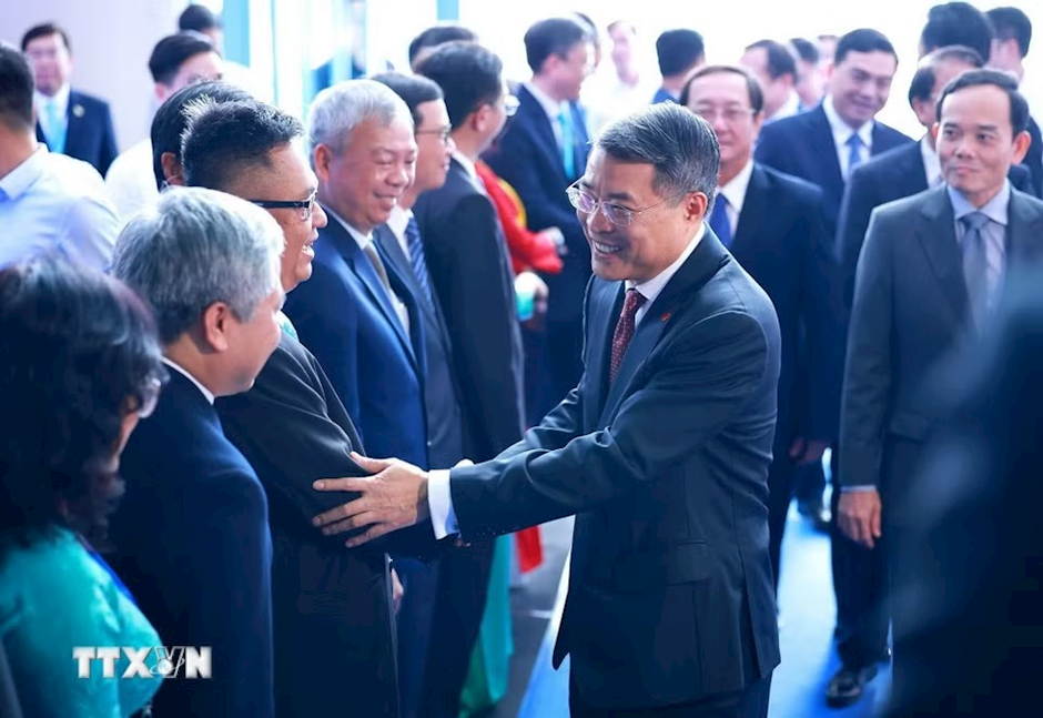 Thủ tướng Lê Minh Hưng đến dự Lễ khai khóa Đại học Quốc gia Thành phố Hồ Chí Minh năm 2026. (Ảnh: Dương Giang/TTXVN)