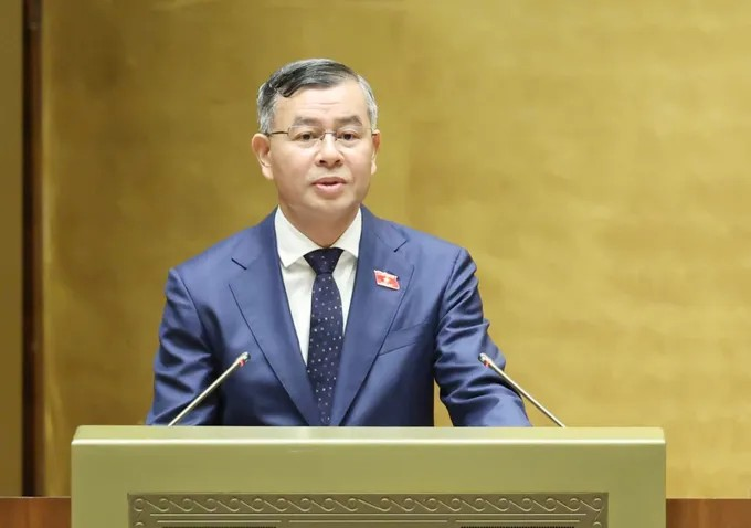 Bộ trưởng Tài chính Ngô Văn Tuấn đọc tờ trình về Luật Thuế sử dụng đất phi nông nghiệp. ﻿Ảnh: QUANG PHÚC