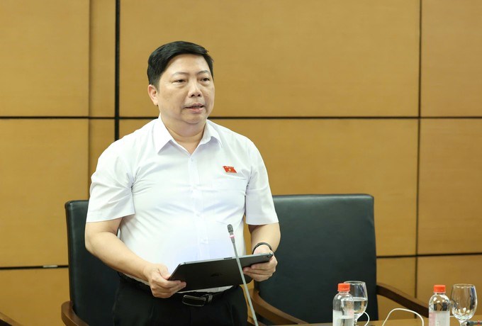 ĐB Nguyễn Vũ Trung phát biểu thảo luận tại tổ, chiều 23/10. (Ảnh: QUANG PHÚC)