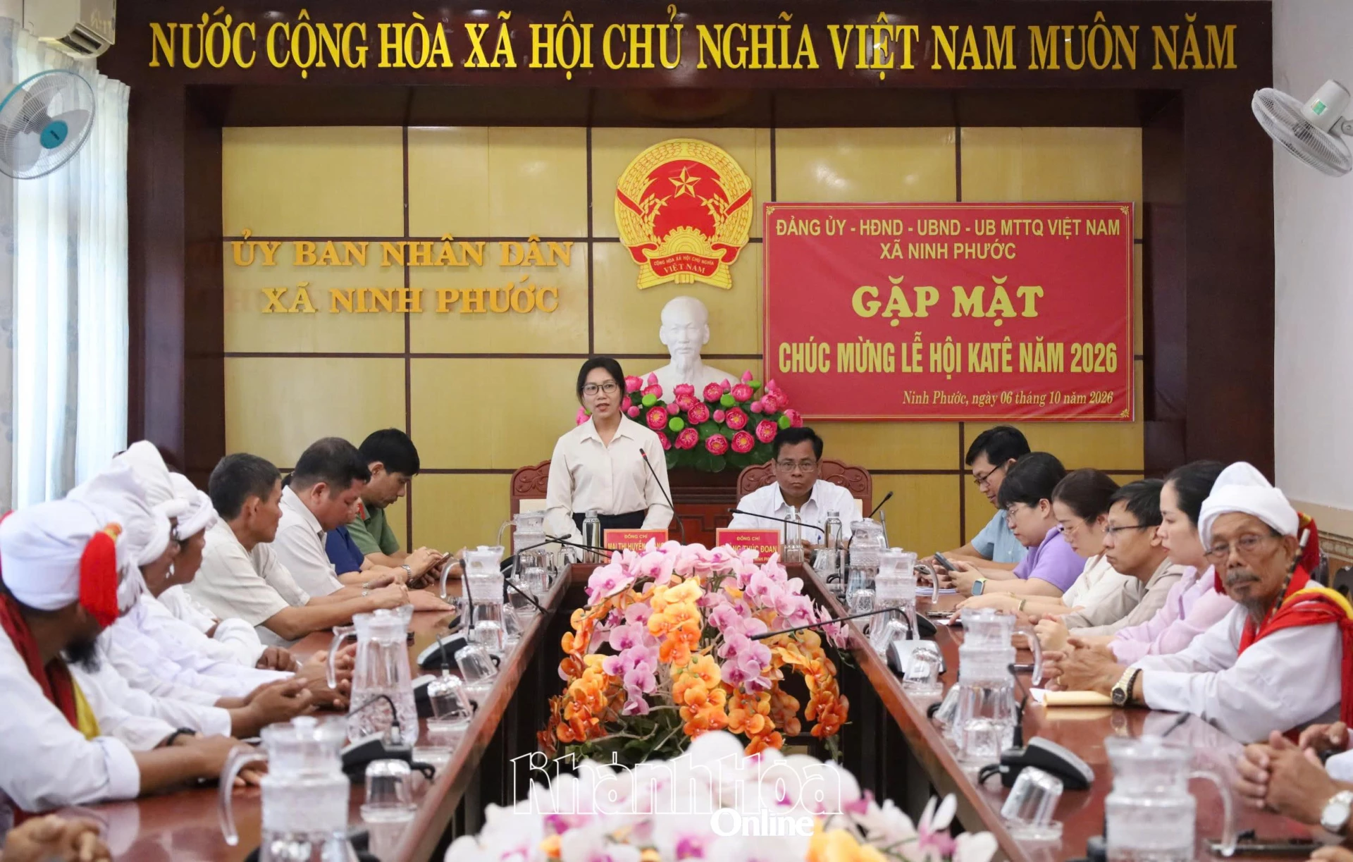 Thường trực Đảng ủy xã Ninh Phước phát biểu tại buổi gặp mặt.