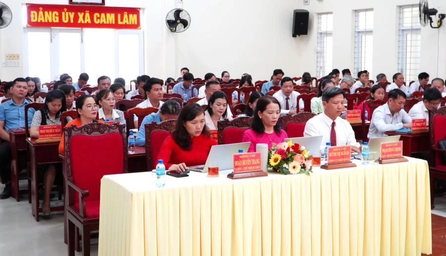Các đại biểu tham dự hội nghị.