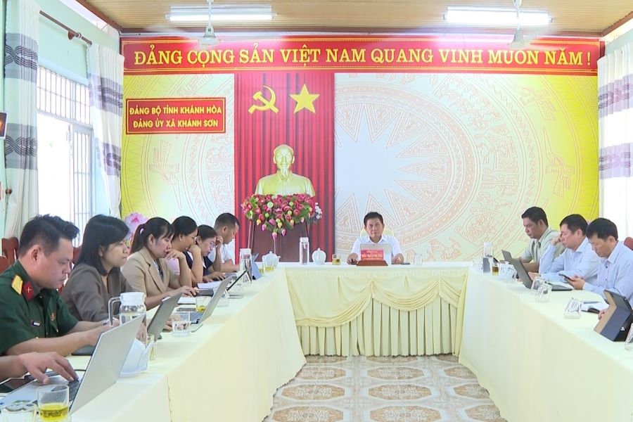 Quang cảnh cuộc họp.