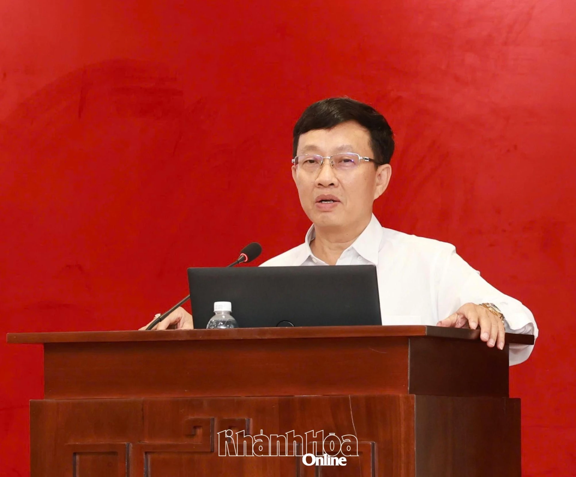 Đồng chí Nguyễn Văn Hòa - Phó Trưởng Ban Thường trực Ban Tuyên giáo Tỉnh ủy phát biểu kết luận hội nghị. 