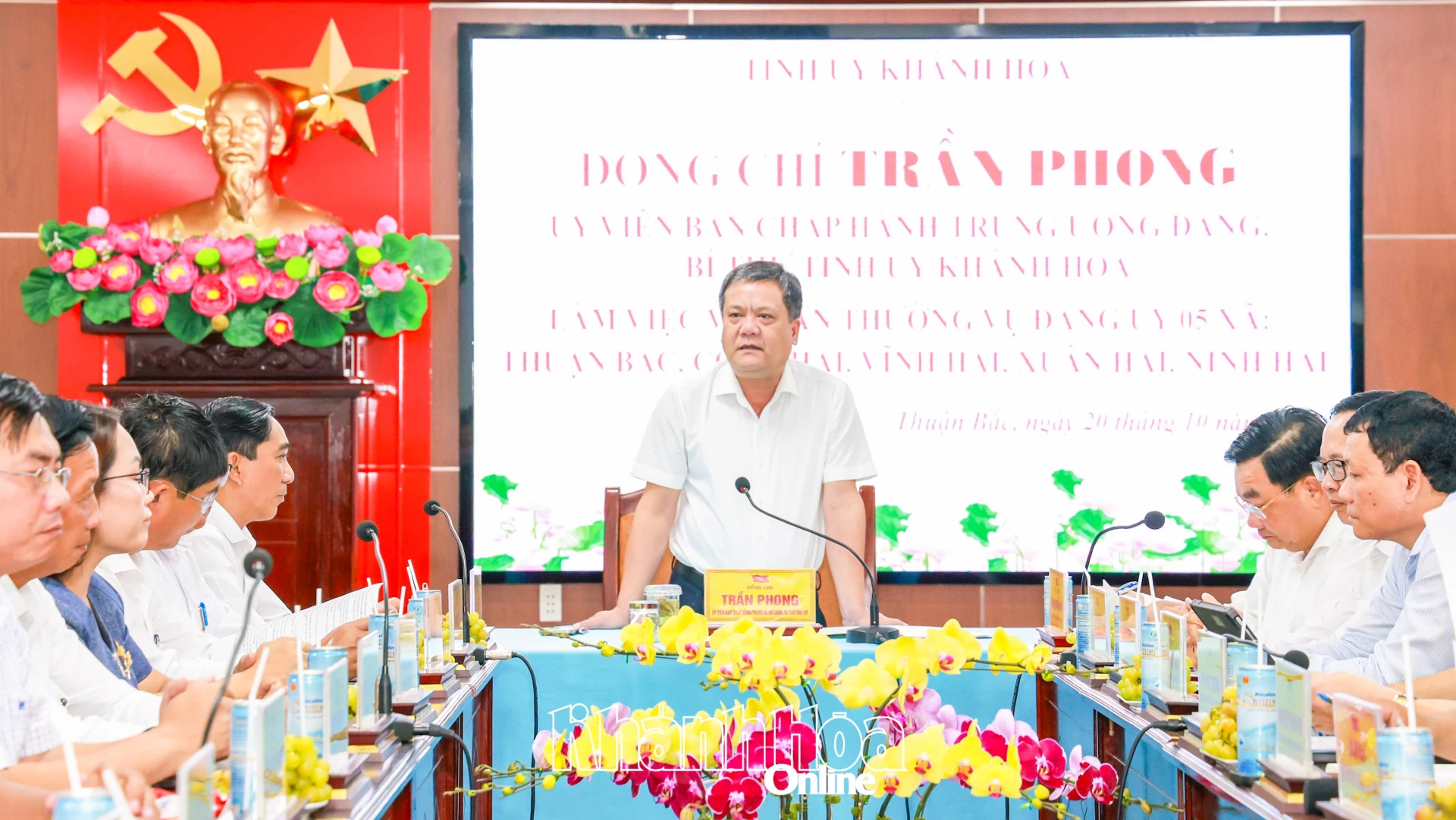 Bí thư Tỉnh ủy Trần Phong phát biểu kết luận buổi làm việc. 