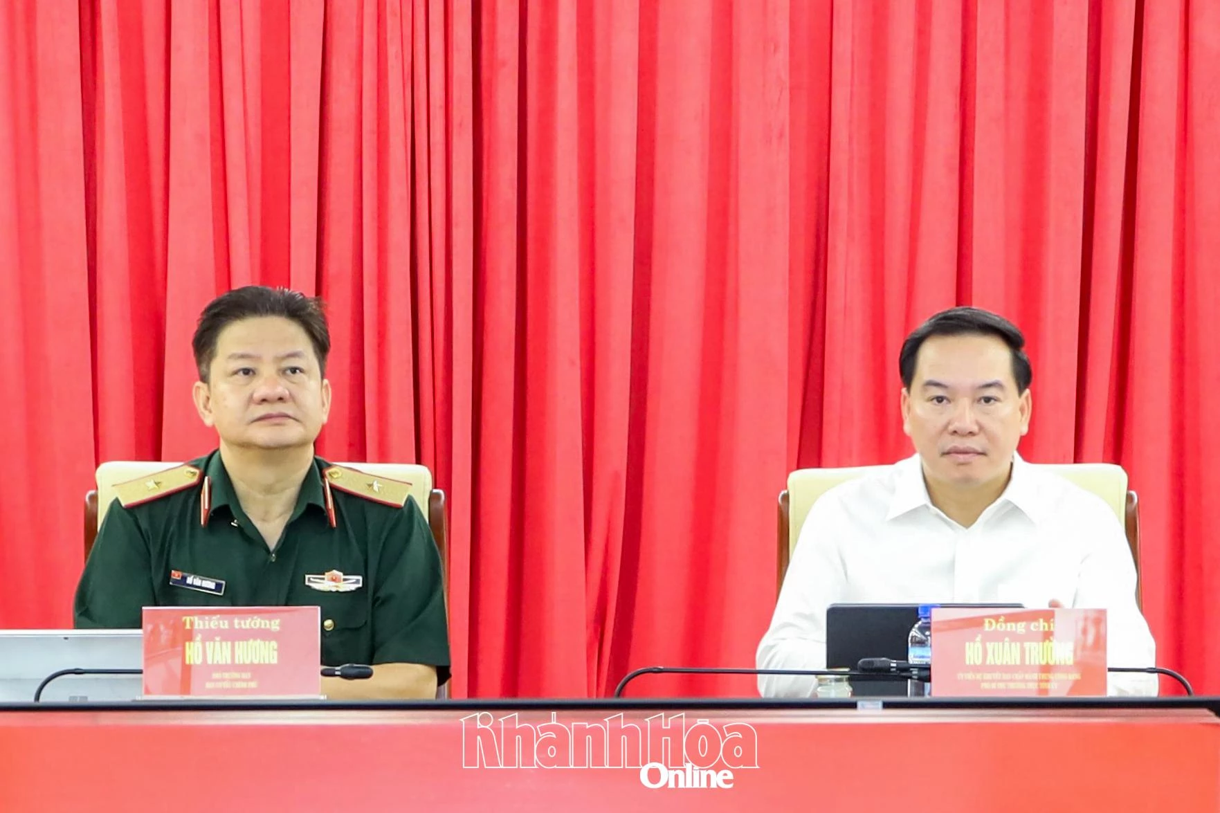 Đồng chí Hồ Xuân Trường và Thiếu tướng Hồ Văn Hương chủ trì buổi làm việc.