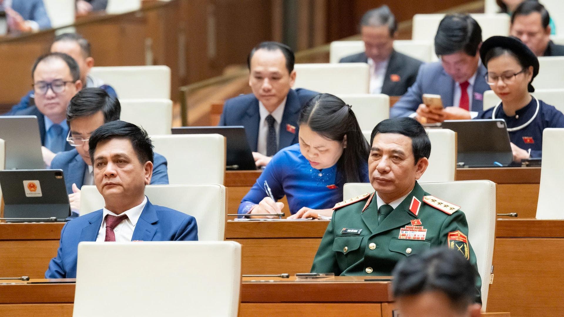 Quốc hội quyết nghị về phụ cấp, tiền lương, lương hưu, trợ cấp cùng nhiều vấn đề quốc kế, dân sinh- Ảnh 8. Quốc hội quyết nghị về phụ cấp, tiền lương, lương hưu, trợ cấp cùng nhiều vấn đề quốc kế, dân sinh- Ảnh 8.