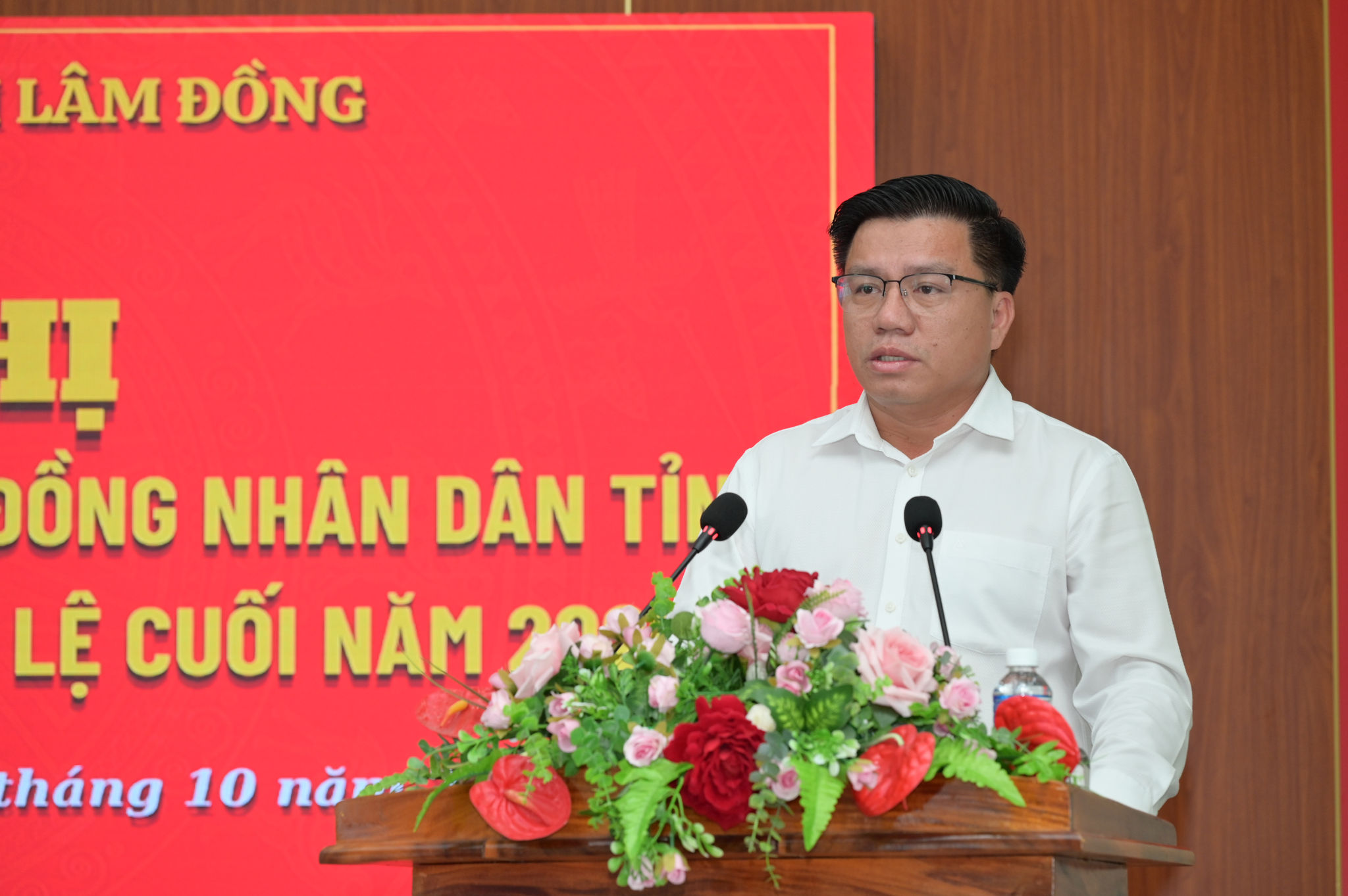 Ông Nguyễn Hữu Trung - Chủ tịch UBND phường Bình Thuận trả lời các nội dung thuộc thẩm quyền