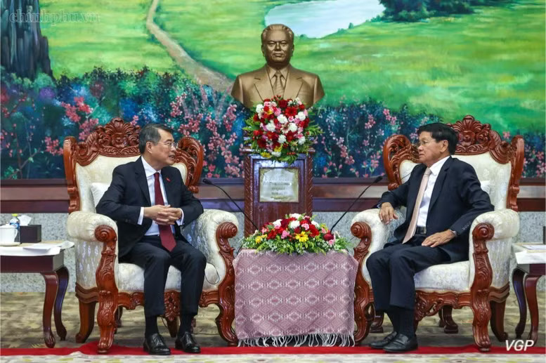 Tổng Bí thư, Chủ tịch nước Thongloun Sisoulith chúc mừng những thành tựu mọi mặt Việt Nam đạt được thời gian qua. (Ảnh: chinhphu.vn/Nhật Bắc) aa2.jpg