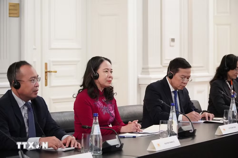 ttxvn-pho-chu-tich-nuoc-vo-thi-anh-xuan-chao-xa-giao-tong-thong-gruzia-mikheil-kavelashvili2.jpg