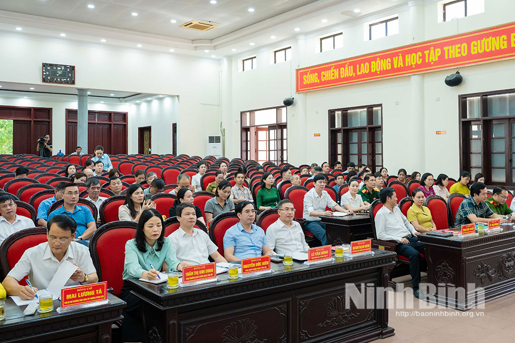 Các đại biểu dự hội nghị.