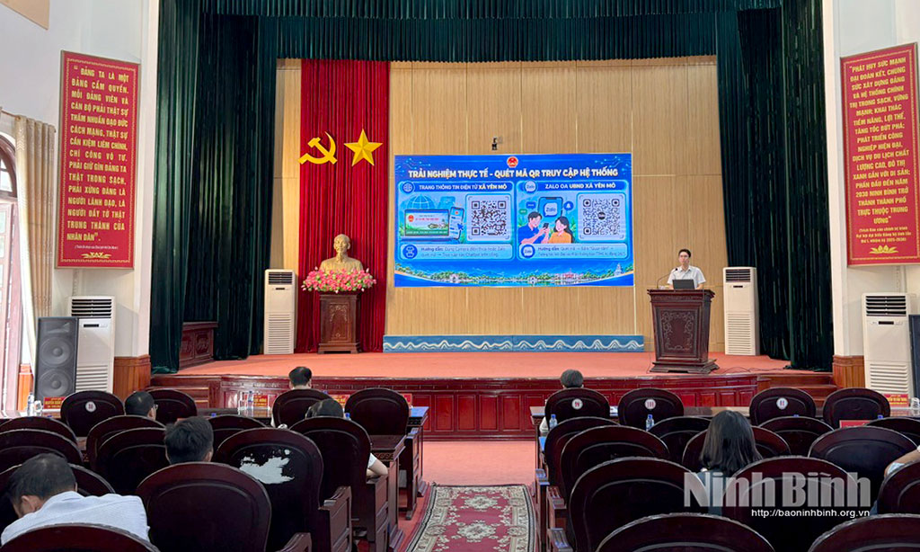 Các Tổ CNSCĐ và Điểm hỗ trợ Chuyển đổi số được hướng dẫn, tập huấn một số kỹ năng ứng dụng, khai thác thông tin trên môi trường điện tử.