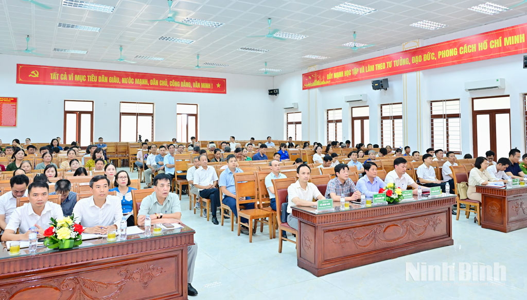 Các đại biểu dự hội nghị.