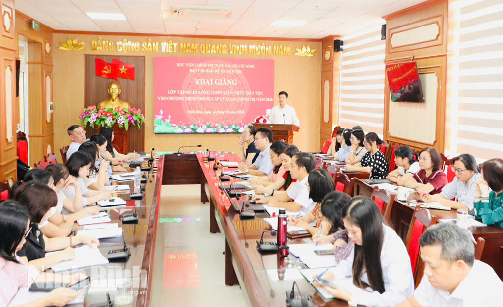 Các đại biểu dự khai giảng Lớp tập huấn.