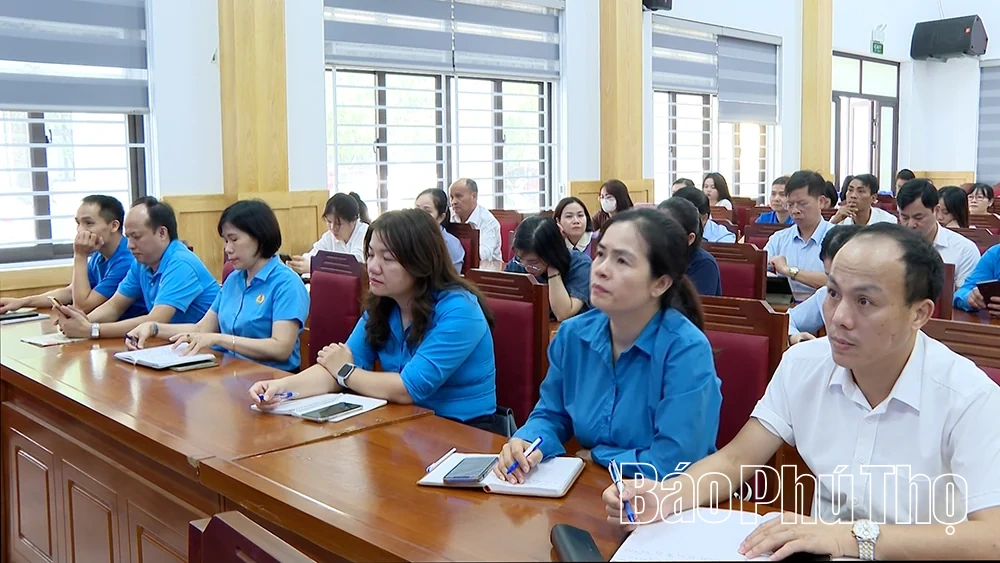 Liên đoàn Lao động tỉnh Phú Thọ tập huấn nghiệp vụ kiểm tra, giám sát cho gần 300 cán bộ công đoàn