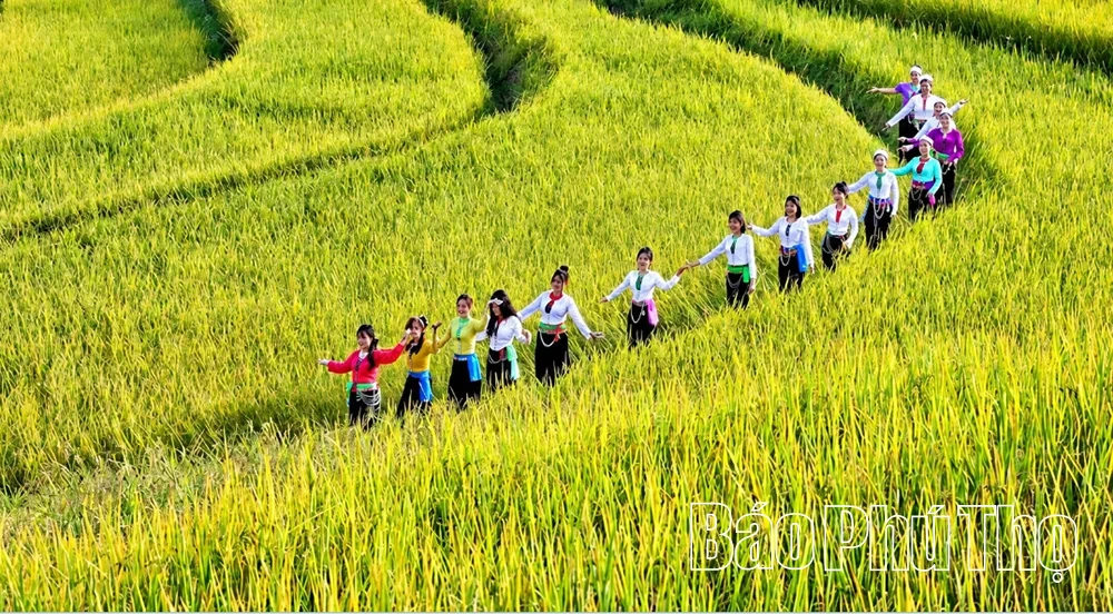 Phụ nữ Thượng Cốc giữ gìn bản sắc