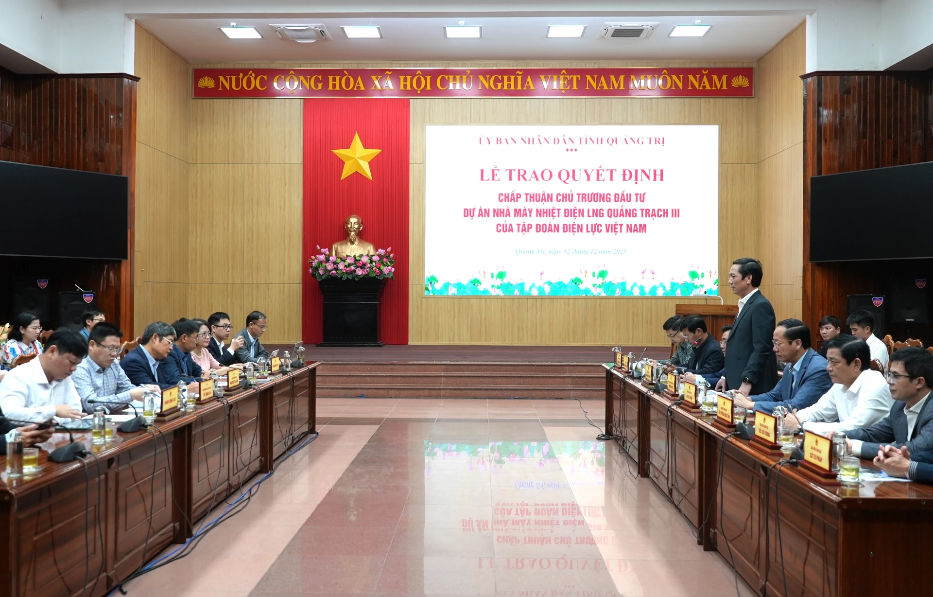 Quang cảnh buổi làm việc giữa UBND tỉnh Quảng Trị và Tập đoàn Điện lực Việt Nam - Ảnh: Trung Đức