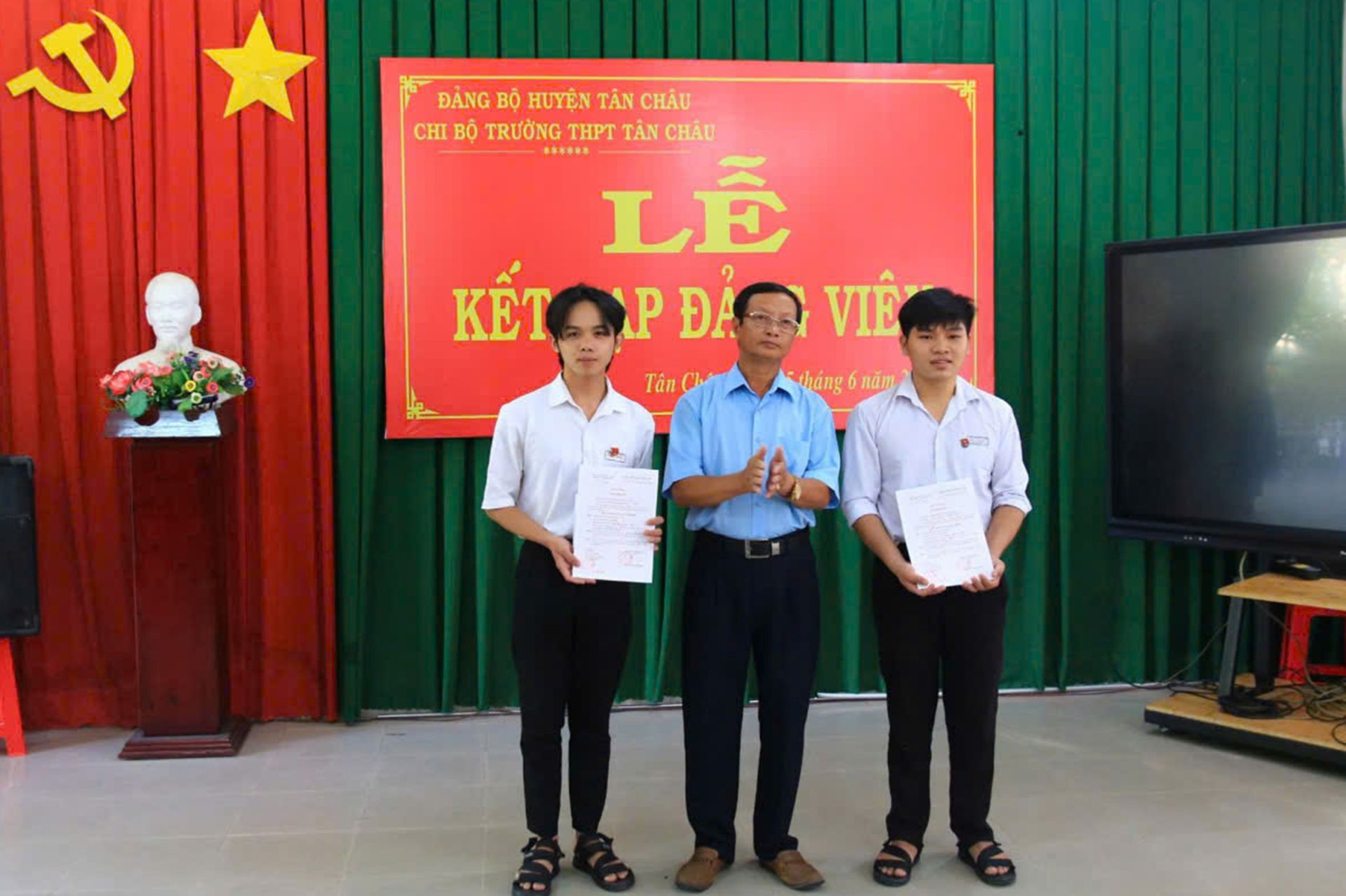 Đảng bộ huyện Tân Châu: Tăng cường các giải pháp phát triển đảng viên