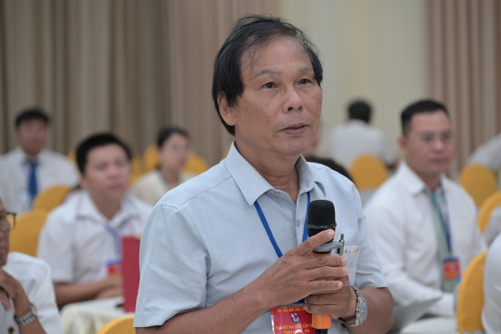 Đại biểu đóng góp tại Đại hội