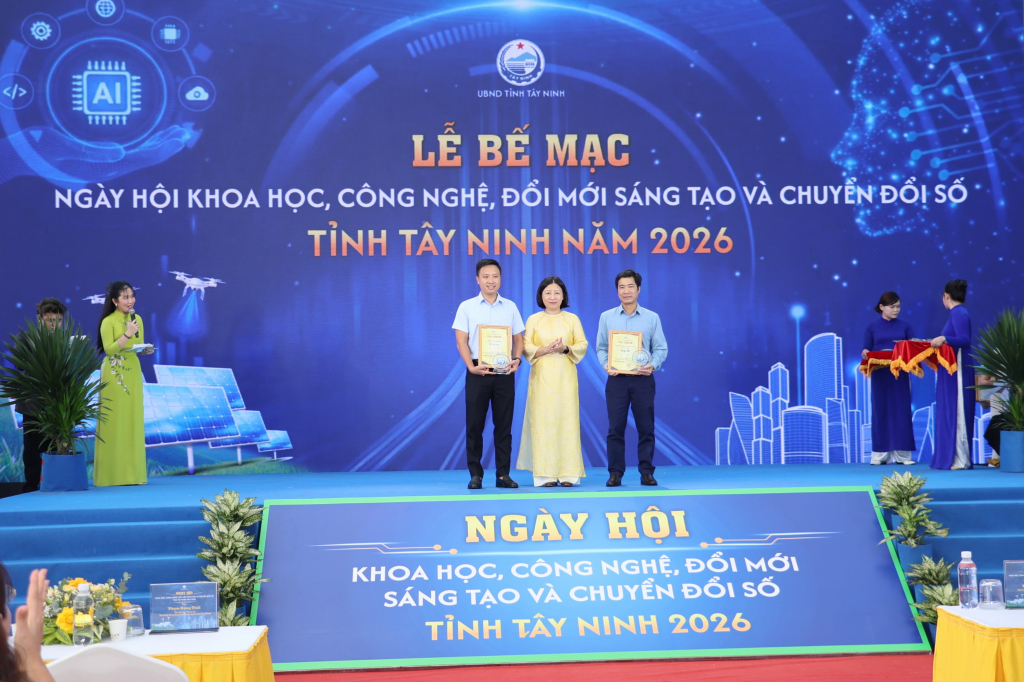 Ban tổ chức tri ân các đơn vị tài trợ