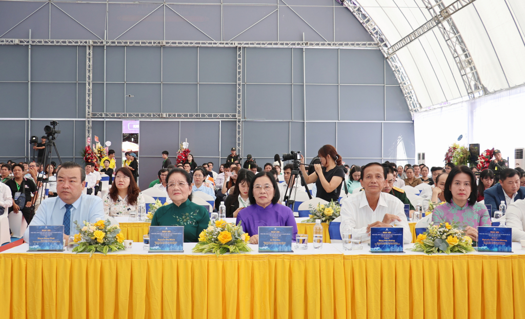 Đại biểu Nguyên lãnh đạo và lãnh đạo tỉnh Tây Ninh dự lễ bế mạc