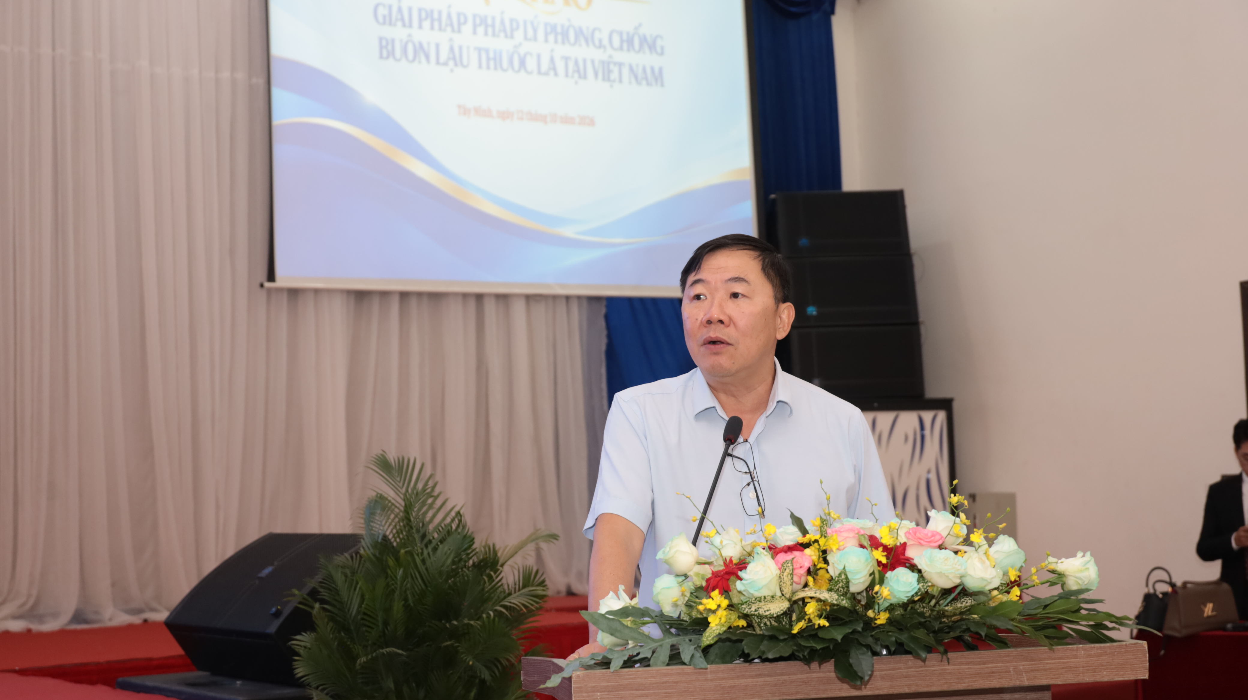 ông Nguyễn Chí Nhân - Tổng Thư ký Hiệp hội Thuốc lá Việt Nam, Thành viên Hội đồng thành viên Tổng công ty Thuốc lá Việt Nam phát biểu tại Hội thảo