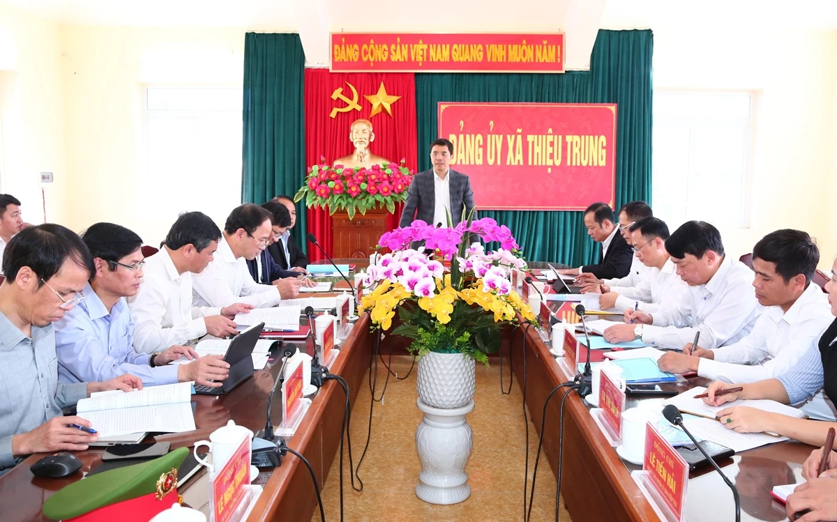 Ph&oacute; B&iacute; thư Thường trực Tỉnh ủy Nguyễn Hồng Phong thăm, l&agrave;m việc tại x&atilde; Thiệu Trung v&agrave; Thiệu H&oacute;a