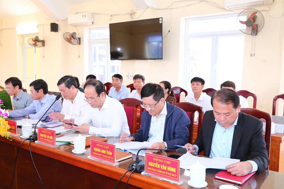 Ph&oacute; B&iacute; thư Thường trực Tỉnh ủy Nguyễn Hồng Phong thăm, l&agrave;m việc tại x&atilde; Thiệu Trung v&agrave; Thiệu H&oacute;a