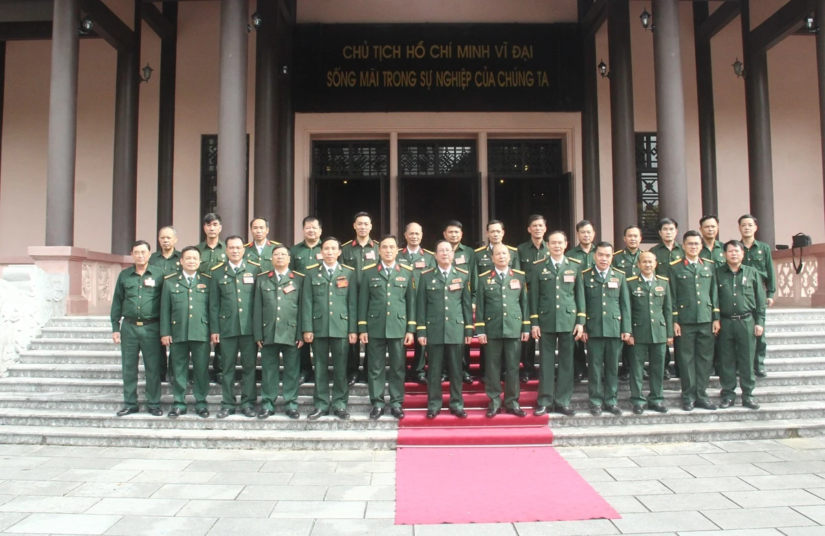 Đoàn đại biểu dự Đại hội Hội Cựu chiến binh tỉnh Thanh Hóa dâng hương báo công Chủ tịch Hồ Chí Minh