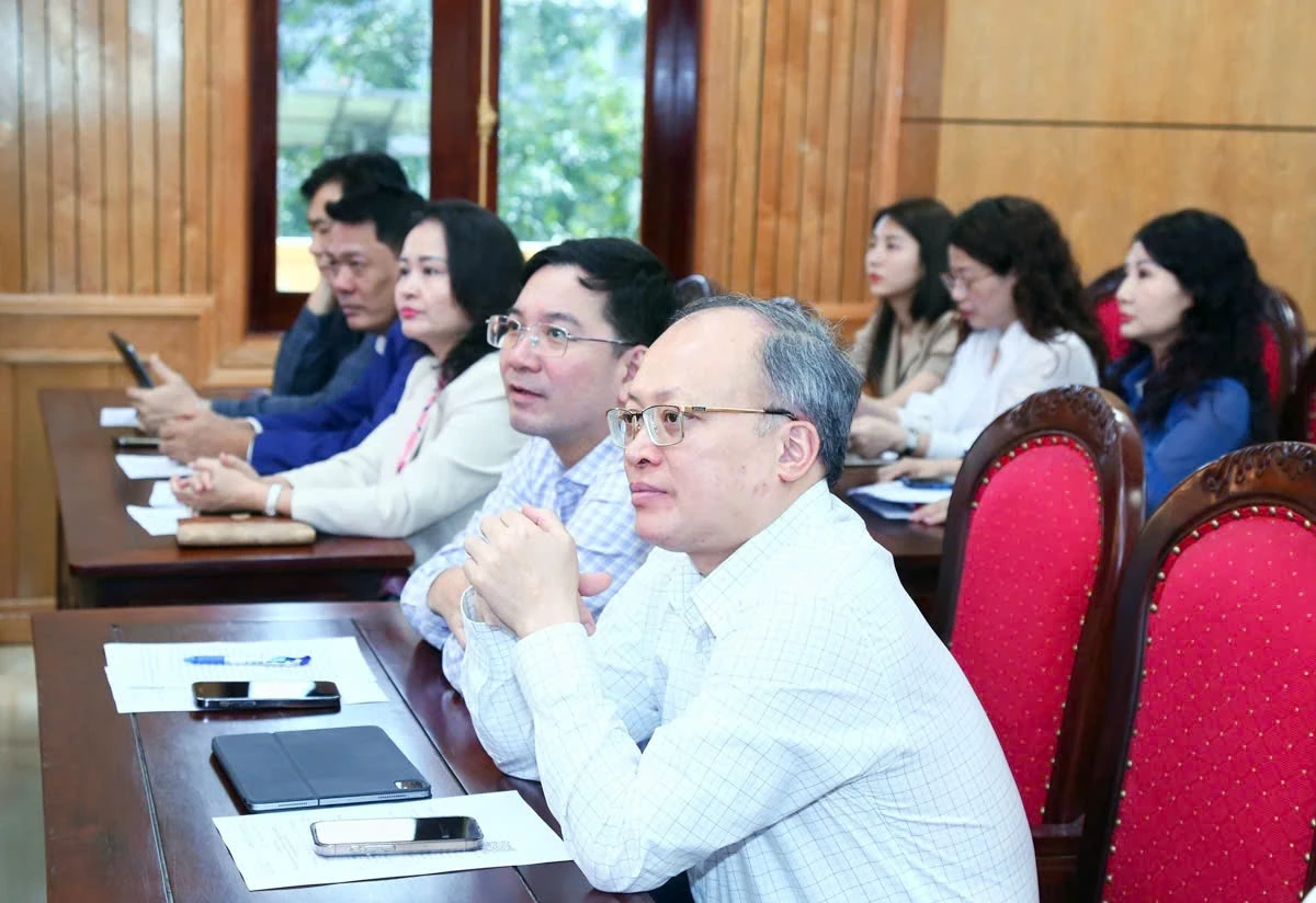 Thực hiện tốt c&ocirc;ng t&aacute;c đ&agrave;o tạo, bồi dưỡng đội ngũ c&aacute;n bộ l&atilde;nh đạo, quản l&yacute;