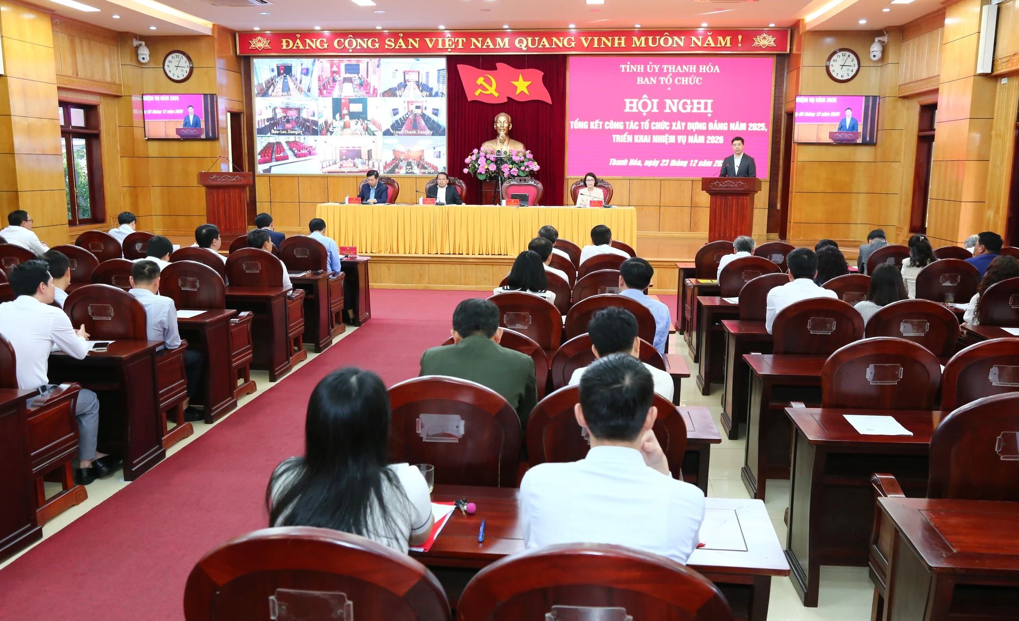 Thực hiện tốt c&ocirc;ng t&aacute;c đ&agrave;o tạo, bồi dưỡng đội ngũ c&aacute;n bộ l&atilde;nh đạo, quản l&yacute;