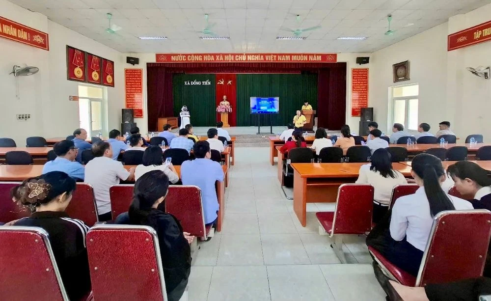 X&atilde; Đồng Tiến giới thiệu ứng dụng robot tr&iacute; tuệ nh&acirc;n tạo hỗ trợ giải quyết thủ tục h&agrave;nh ch&iacute;nh c&ocirc;ng