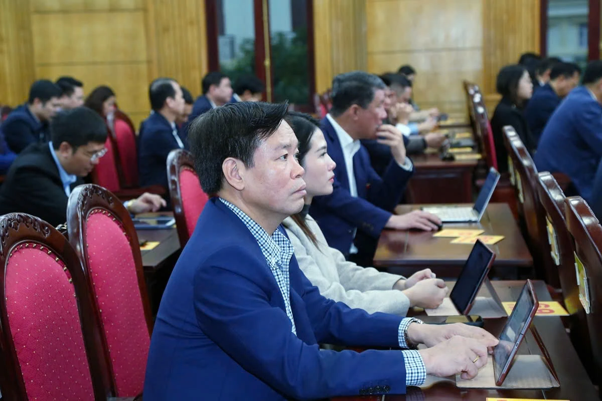 Kỳ họp thứ 38, HĐND tỉnh Thanh H&oacute;a th&ocirc;ng qua 6 nghị quyết v&agrave; bầu bổ sung 2 Ủy vi&ecirc;n UBND tỉnh