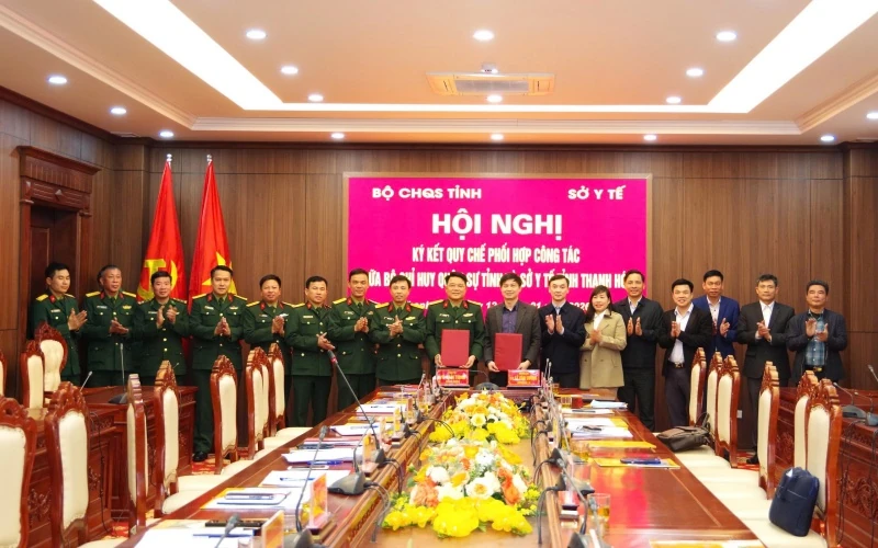Bộ CHQS tỉnh v&agrave; Sở Y tế k&yacute; kết quy chế phối hợp c&ocirc;ng t&aacute;c