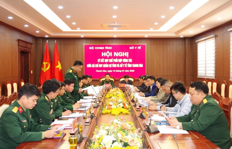 Bộ CHQS tỉnh v&agrave; Sở Y tế k&yacute; kết quy chế phối hợp c&ocirc;ng t&aacute;c