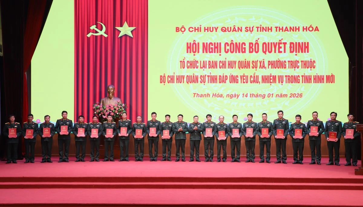 C&ocirc;ng bố Quyết định tổ chức lại Ban Chỉ huy Qu&acirc;n sự cấp x&atilde;