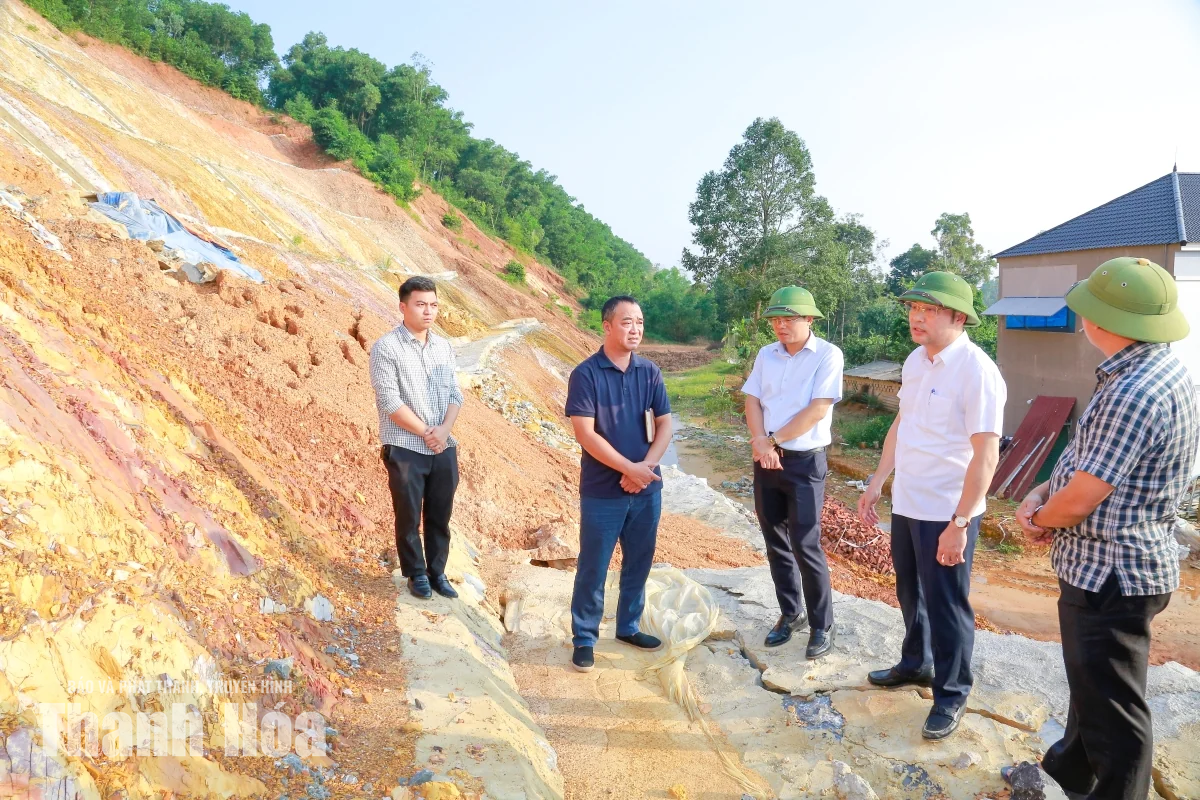 Phó Chủ tịch UBND tỉnh Cao Văn Cường kiểm tra dự án xử lý sạt lở tại xã Kim Tân và các xã lân cận