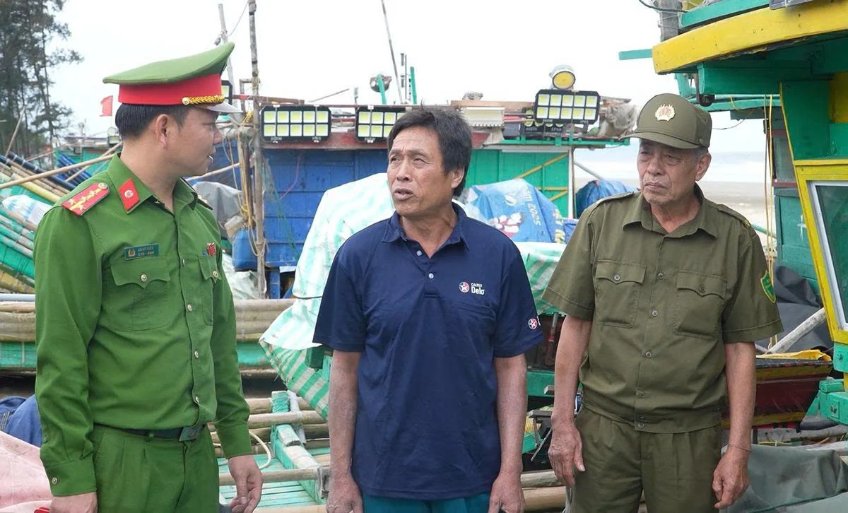 Từ biển khơi đến bản làng: Những mô hình thu hồi vũ khí từ cơ sở