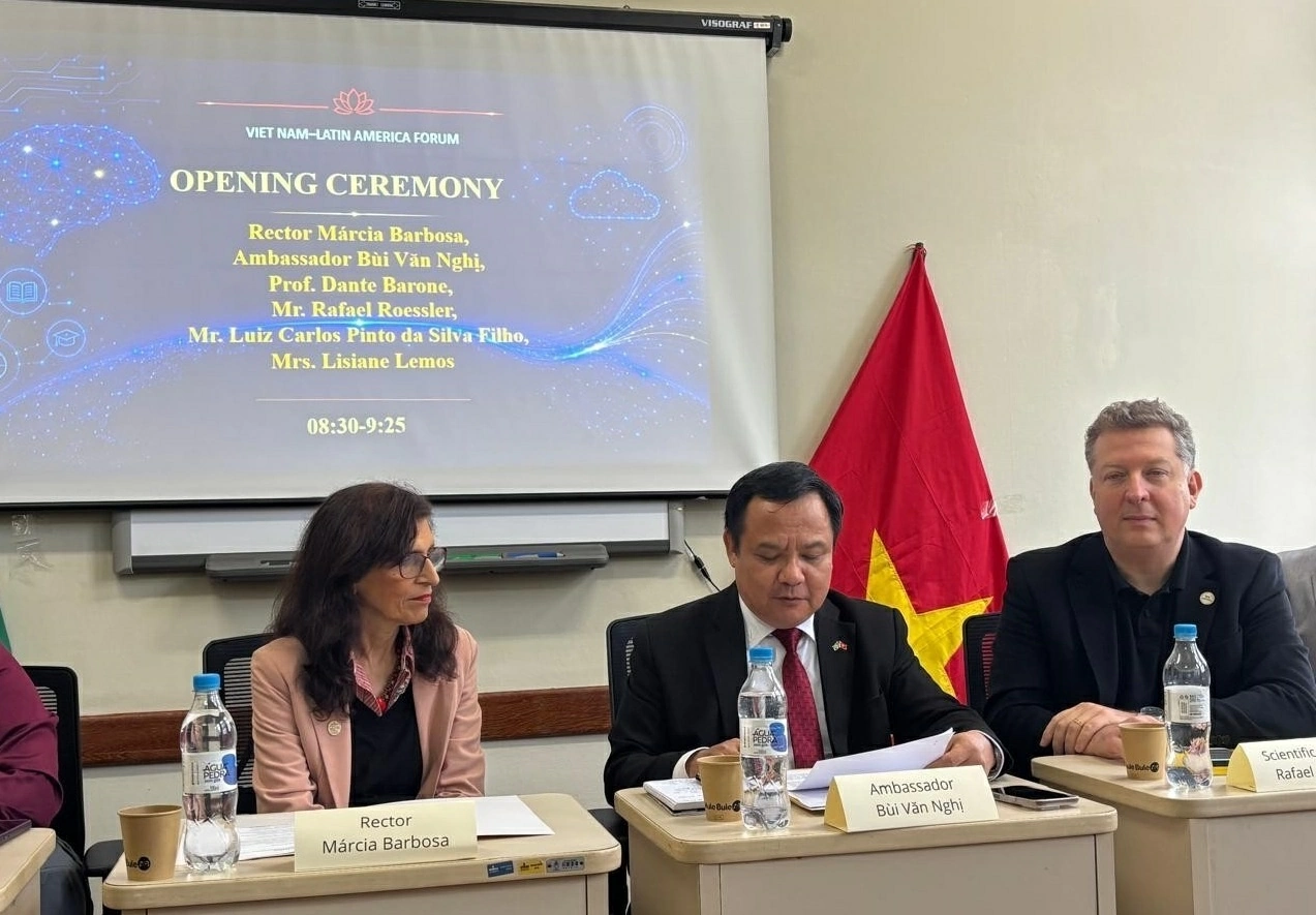 Đại sứ Việt Nam tại Brazil Bùi Văn Nghị thăm và làm việc tại bang Rio Grande do Sul, thúc đẩy hợp tác về đổi mới sáng tạo và chuyển đổi số