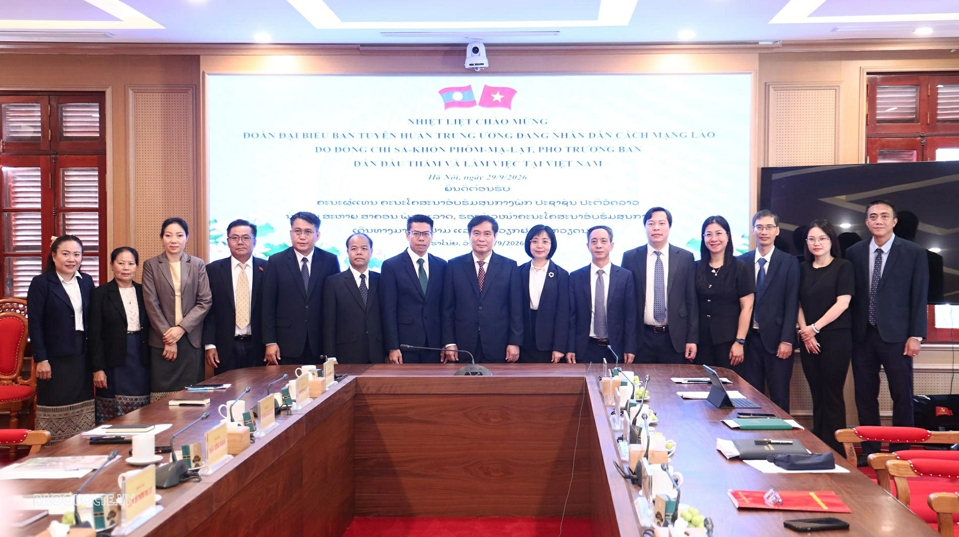 Các đại biểu Ban tuyên giáo Trung ương và Ban Tuyên huấn Trung ương Đảng Nhân dân cách mạng Lào tham dự hội đàm. (Ảnh: Thành Long) Các đại biểu Ban tuyên giáo Trung ương và Ban Tuyên huấn Trung ương Đảng Nhân dân cách mạng Lào tham dự hội đàm. (Ảnh: Thành Long)
