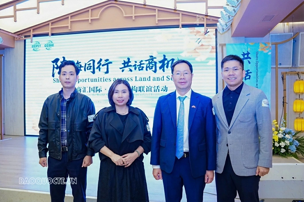 Tổng Lãnh sự Bùi Nguyên Long dự