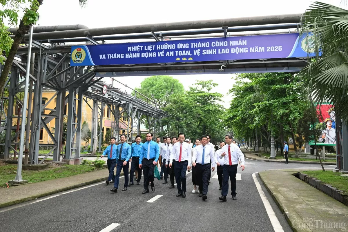 Ngọn lửa ấm của người Công Thương trên đất Tổ Vua Hùng Ngọn lửa ấm của người Công Thương trên đất Tổ Vua Hùng