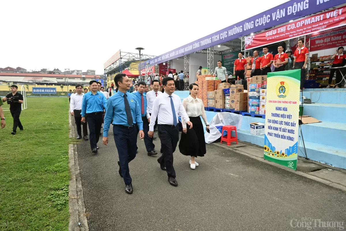 Ngọn lửa ấm của người Công Thương trên đất Tổ Vua Hùng Ngọn lửa ấm của người Công Thương trên đất Tổ Vua Hùng