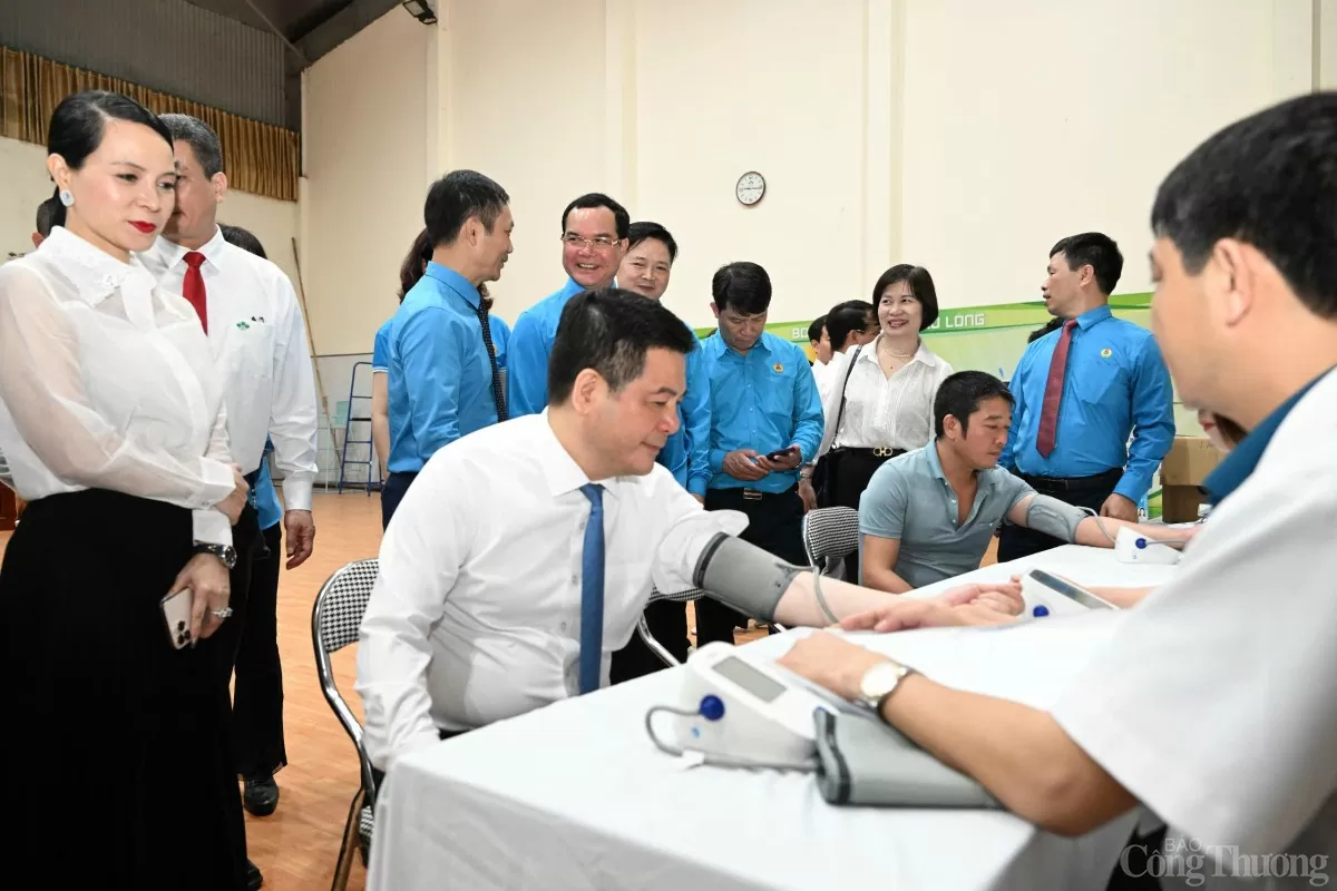 Ngọn lửa ấm của người Công Thương trên đất Tổ Vua Hùng Ngọn lửa ấm của người Công Thương trên đất Tổ Vua Hùng