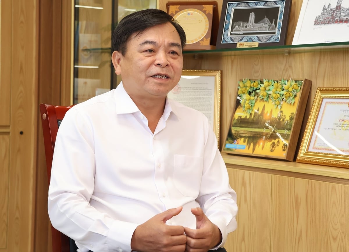Thứ trưởng Bộ Nông nghiệp và Môi trường Nguyễn Hoàng Hiệp chia sẻ về nhiệm vụ phối hợp chủ động ứng phó với thiên tai và biến đổi khí hậu giữa hai Bộ. Ảnh: Trung Nguyên. 