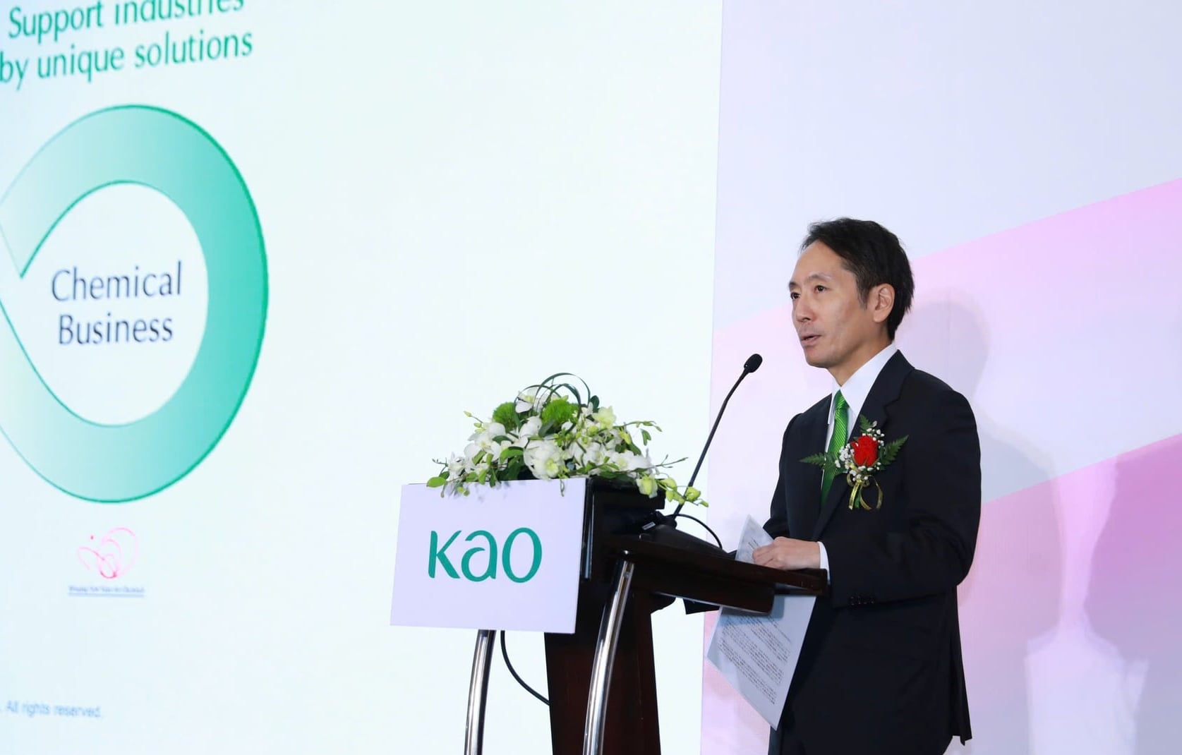 Ông Shintaro Yasue, Tổng Giám đốc KAO Việt Nam trình bày về phương hướng hợp tác giữa KAO Việt Nam và PSAV. Ảnh: BTC.