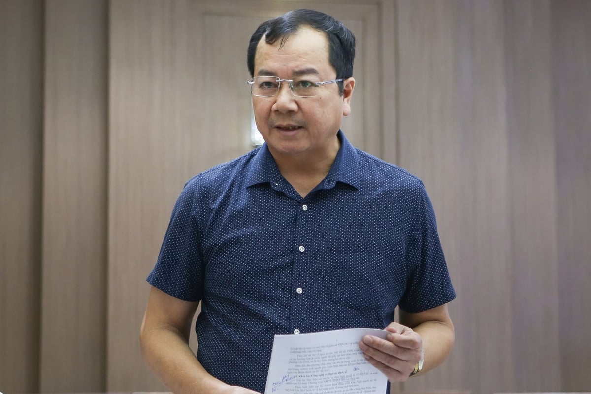 Cục trưởng Cục Thủy sản và Kiểm ngư Trần Đình Luân báo cáo tại cuộc họp. Ảnh: Đinh Tùng. Cục trưởng Cục Thủy sản và Kiểm ngư Trần Đình Luân báo cáo tại cuộc họp. Ảnh: Đinh Tùng.