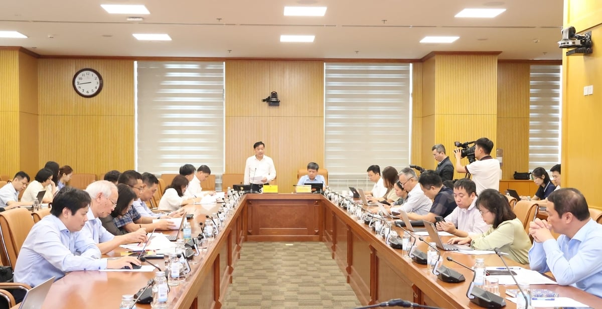 Đại diện cơ quan Quốc hội, các bộ, ngành, địa phương; đại diện viện nghiên cứu, trường đại học, hiệp hội, doanh nghiệp; các chuyên gia, nhà khoa học tham gia hội nghị. Ảnh: Trung Nguyên.