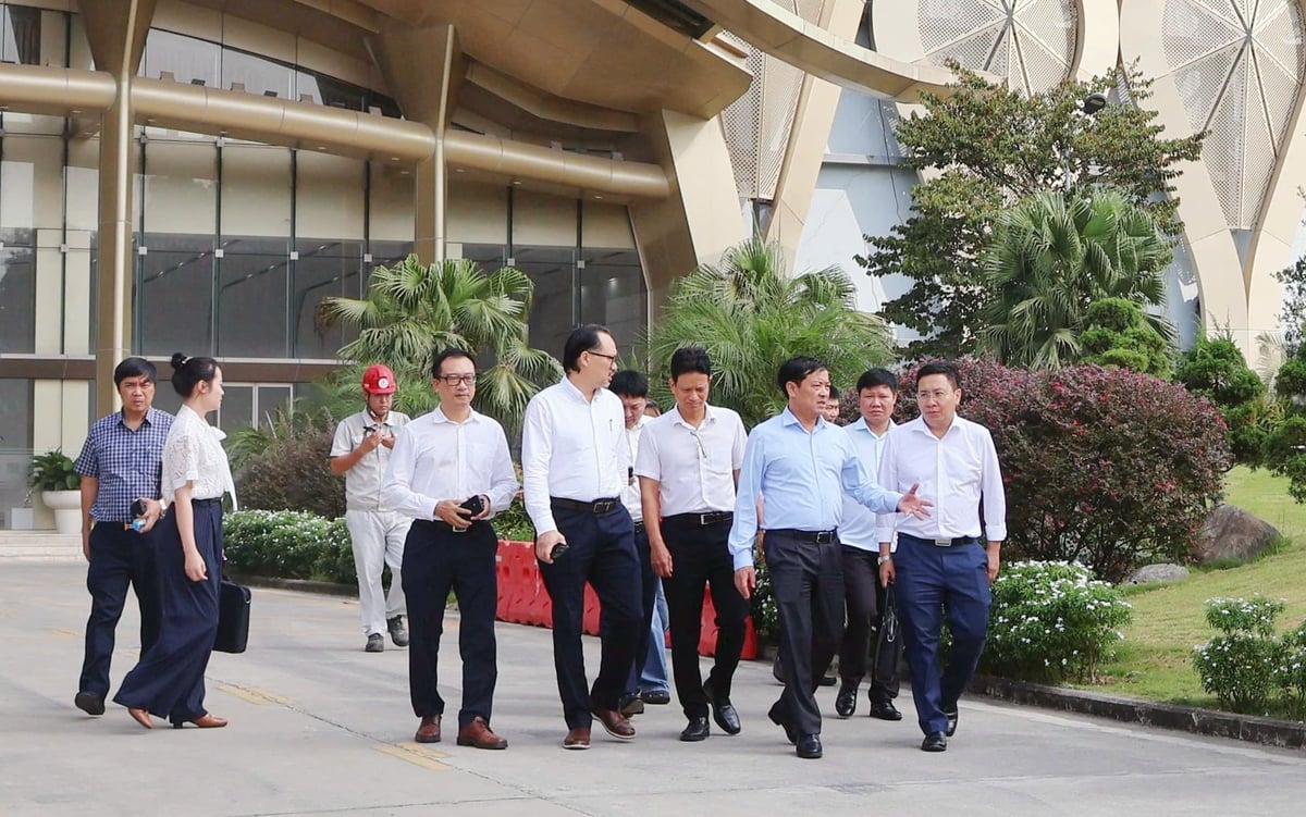 Thứ trưởng Lê Trọng Yên cùng đoàn công tác khảo sát tại Nhà máy điện rác Sóc Sơn. Ảnh: Khánh Ly. Thứ trưởng Lê Trọng Yên cùng đoàn công tác khảo sát tại Nhà máy điện rác Sóc Sơn. Ảnh: Khánh Ly.