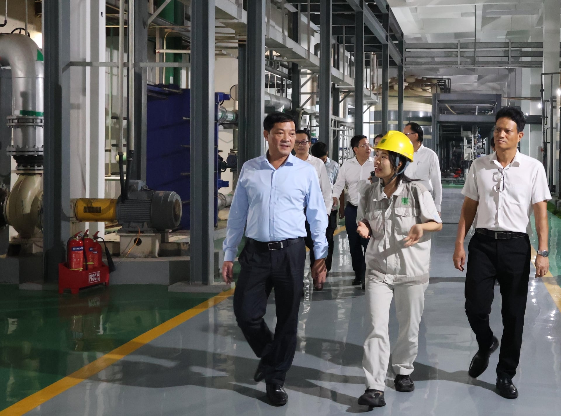 Đoàn công tác tham quan khu xử lý nước thải của nhà máy. Ảnh: Khánh Ly. Đoàn công tác tham quan khu xử lý nước thải của nhà máy. Ảnh: Khánh Ly.