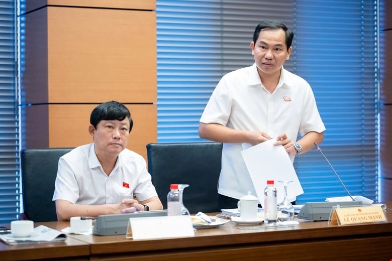Tổng Thư ký Quốc hội, Chủ nhiệm Văn phòng Quốc hội Lê Quang Mạnh, Đoàn ĐBQH thành phố Hồ Chí Minh phát biểu. Ảnh: Quochoi.vn. Tổng Thư ký Quốc hội, Chủ nhiệm Văn phòng Quốc hội Lê Quang Mạnh, Đoàn ĐBQH thành phố Hồ Chí Minh phát biểu. Ảnh: Quochoi.vn.